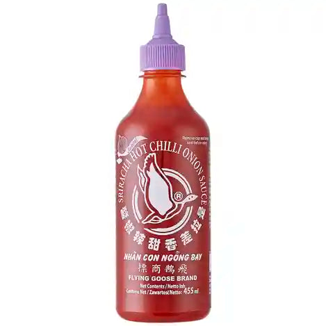 飞鹅 是拉差辣椒酱 洋葱味 455毫升 /Sriracha Chilisauce mit Zwiebeln 455ml FLYING GOOSE