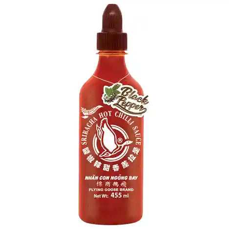 飞鹅 是拉差辣椒酱 黑胡椒 455毫升 /Sriracha Chilisauce mit schwarze Pfeffer 455ml FLYING GOOSE